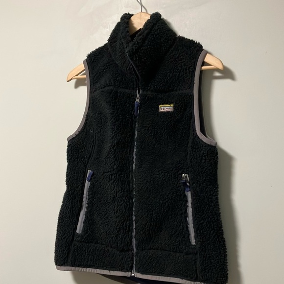 L.L. Bean Black Fleece Faux Sherpa Vest - Picture 2 of 6